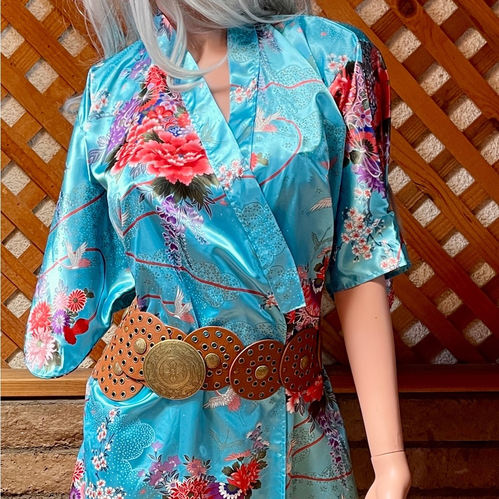 Beautiful Floral KIMONO Made in JAPAN Size Medium